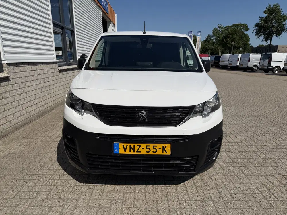 Peugeot Partner 1.2 PureTech Premium uit 2022, foto 3