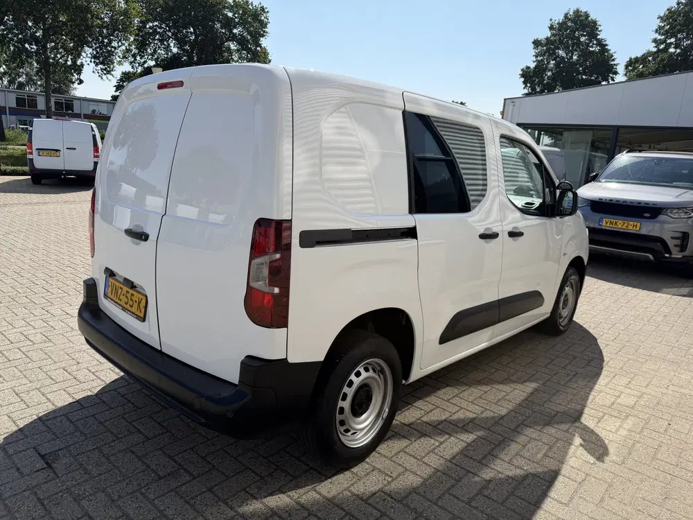 Peugeot Partner 1.2 PureTech Premium uit 2022, foto 9