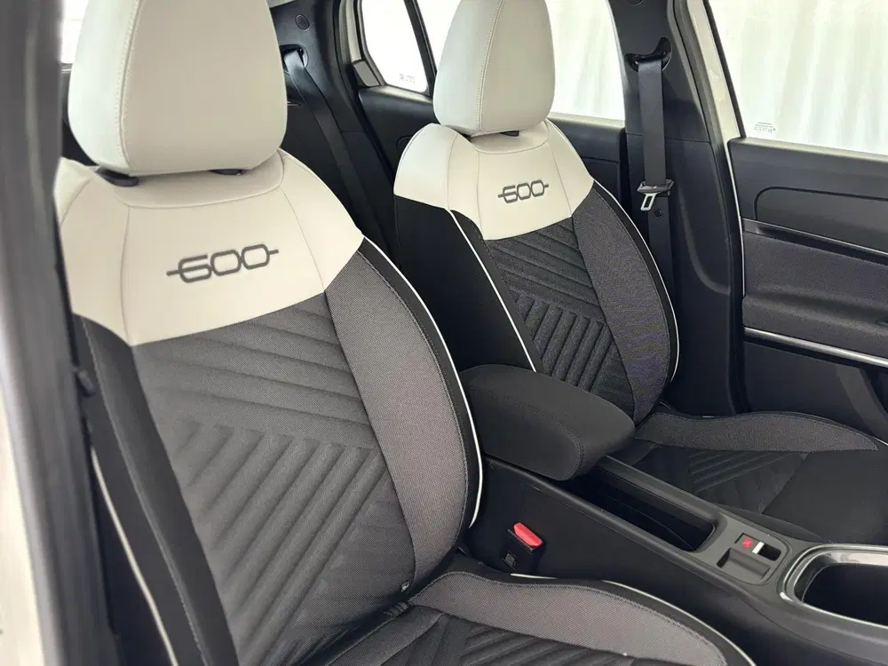 Fiat 600 1.2 Hybrid Icon 145 PK uit 2026, foto 7