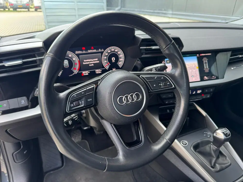 Audi A3 30 TFSI S edition uit 2022, foto 10