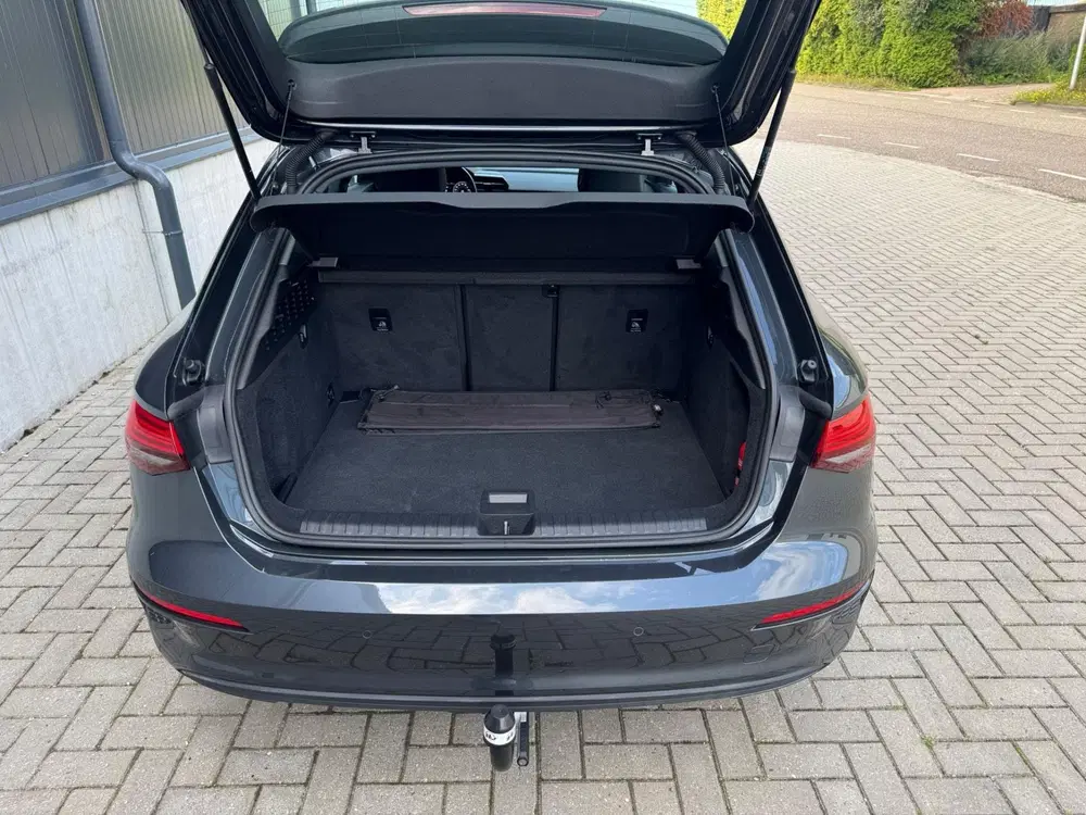 Audi A3 30 TFSI S edition uit 2022, foto 15
