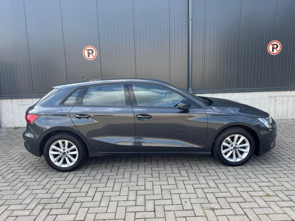 Audi A3 30 TFSI S edition uit 2022, foto 5