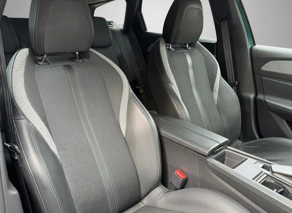 Peugeot 308 1.2 PureTech Allure Pack Business uit 2022, foto 4