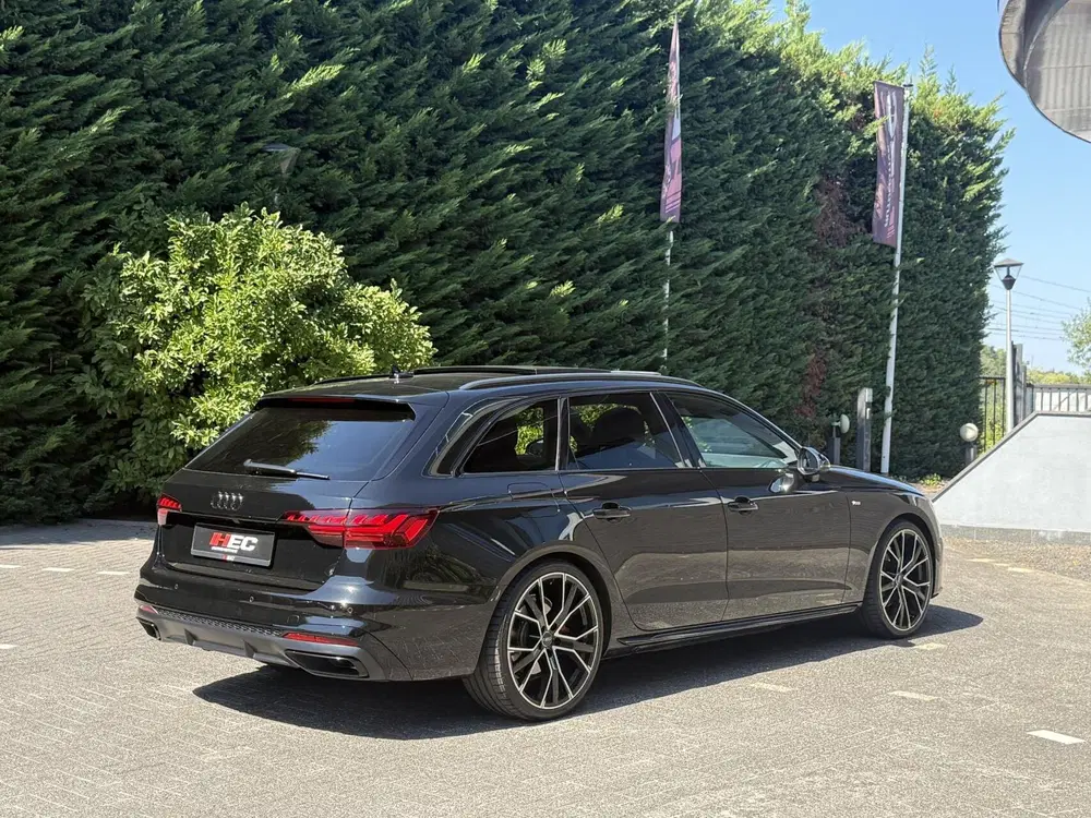 Audi A4 35 TFSI S edition Pano uit 2021, foto 2