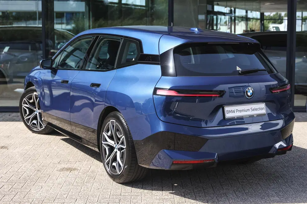 BMW iX xDrive40 High Executive uit 2021, foto 2