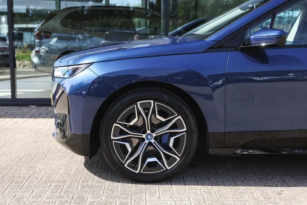 BMW iX xDrive40 High Executive uit 2021, foto 4