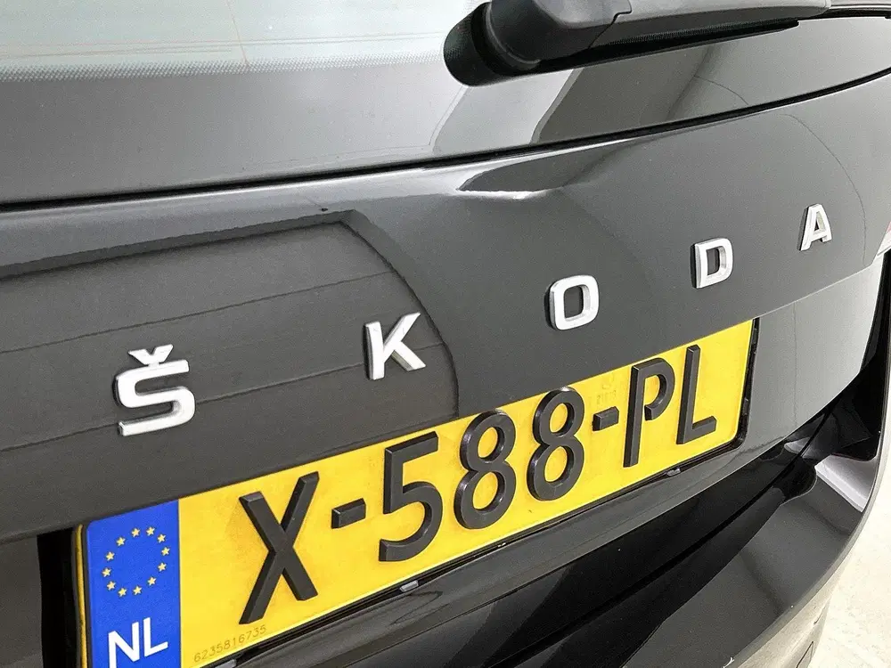 Skoda Scala 1.0 TSI Ambition Metallic lak uit 2024, foto 13