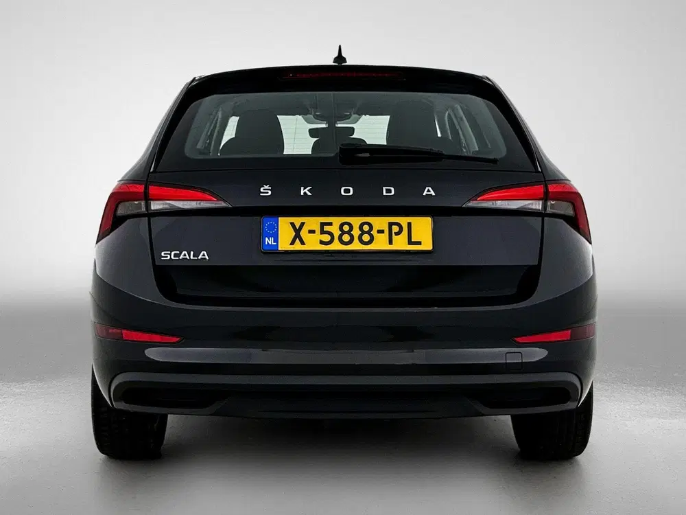 Skoda Scala 1.0 TSI Ambition Metallic lak uit 2024, foto 3