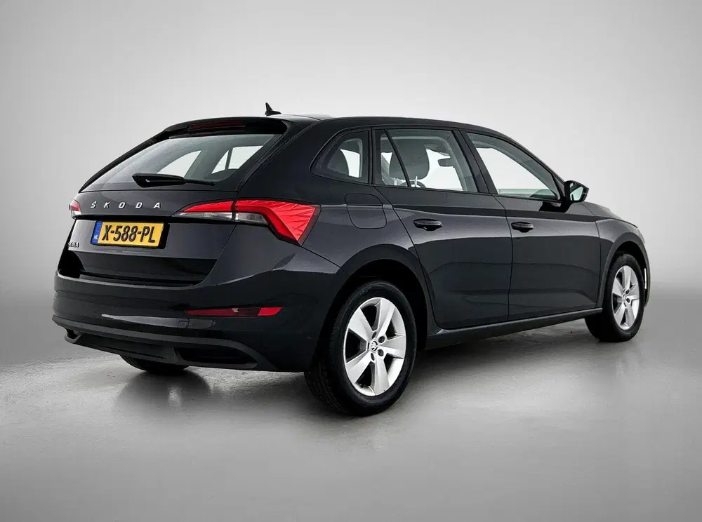Skoda Scala 1.0 TSI Ambition Metallic lak uit 2024, foto 4