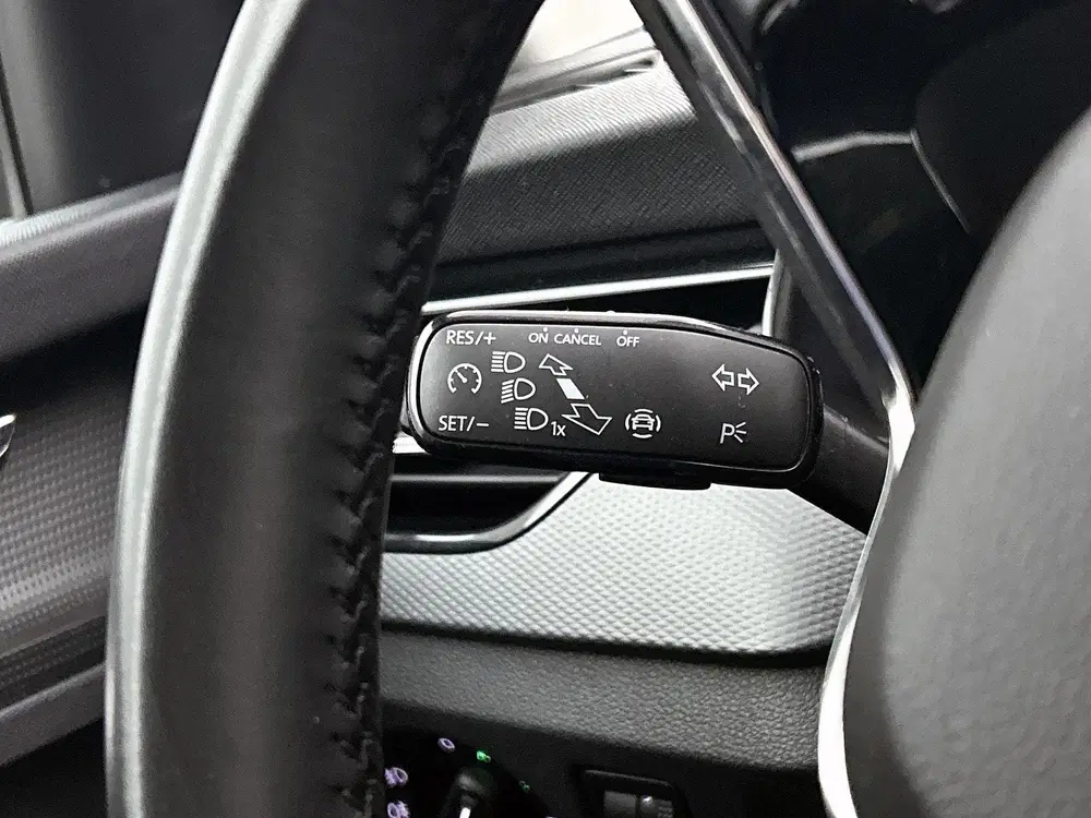 Skoda Scala 1.0 TSI Ambition Metallic lak uit 2024, foto 6