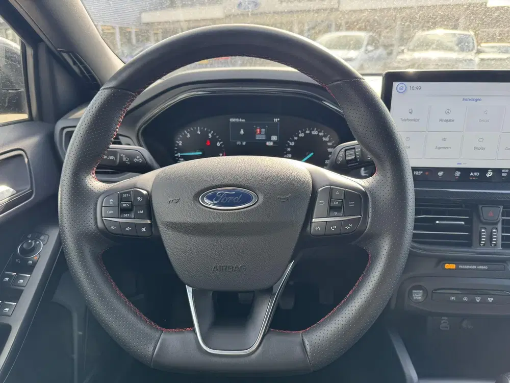 Ford Focus 1.0 EcoBoost Hybrid ST Line uit 2024, foto 9
