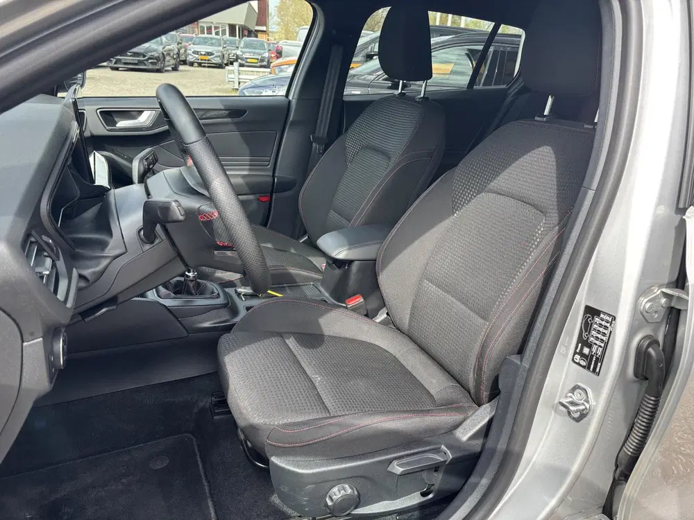 Ford Focus 1.0 EcoBoost Hybrid ST Line uit 2024, foto 12