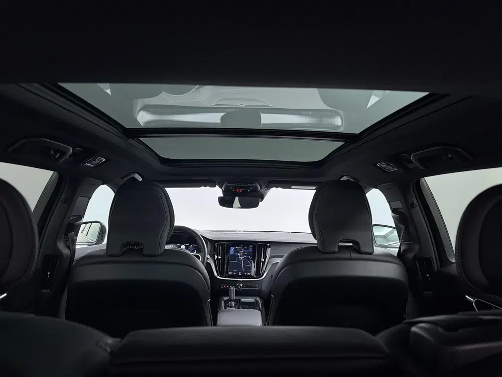 Volvo V60 2.0 T6 Plug-in hybrid AWD R-Design uit 2022, foto 11