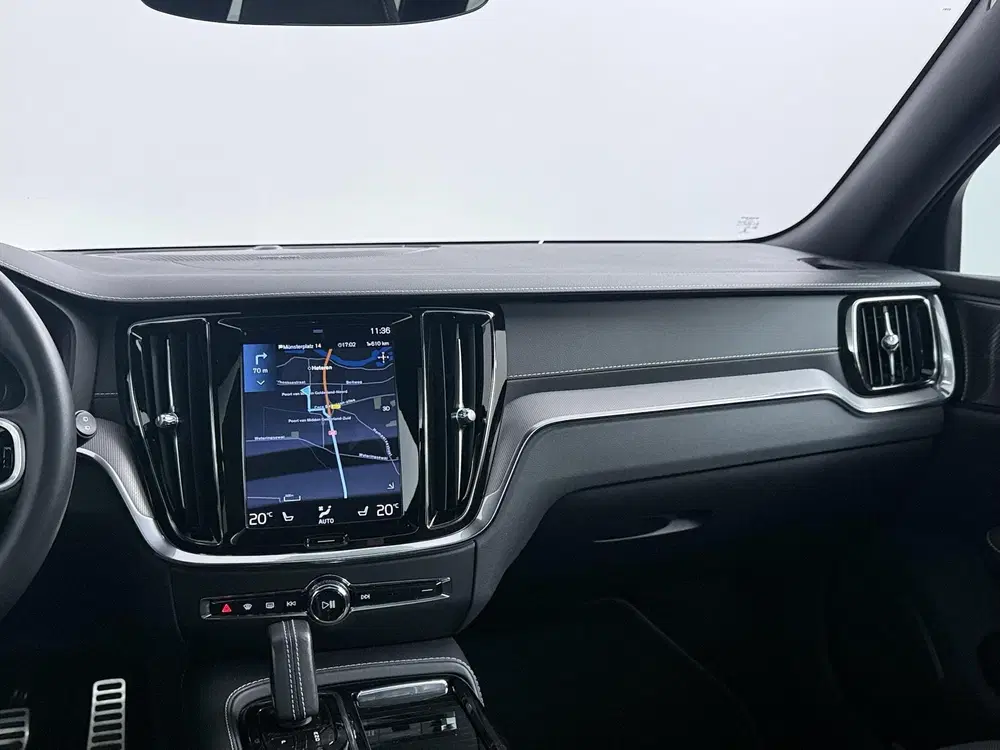 Volvo V60 2.0 T6 Plug-in hybrid AWD R-Design uit 2022, foto 13