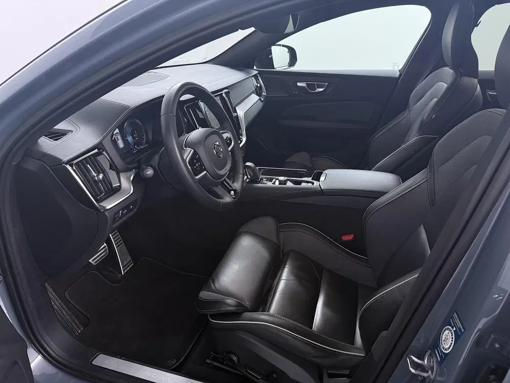 Volvo V60 2.0 T6 Plug-in hybrid AWD R-Design uit 2022, foto 6