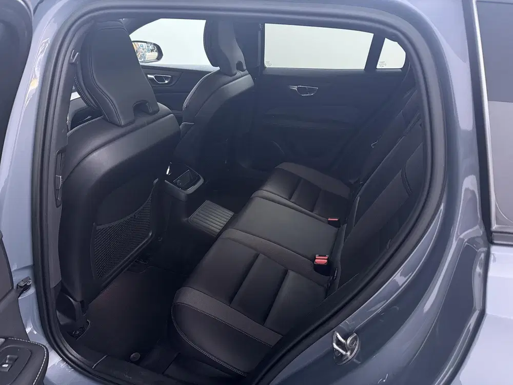 Volvo V60 2.0 T6 Plug-in hybrid AWD R-Design uit 2022, foto 7
