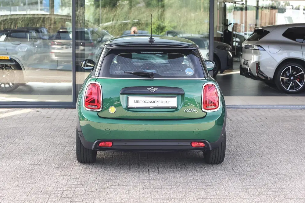 Mini Electric Classic uit 2022, foto 6