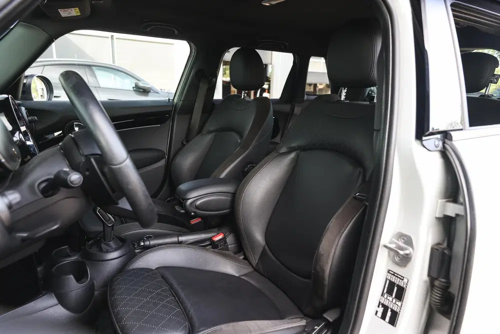 Mini Hatchback Cooper S Classic Automaat uit 2023, foto 10