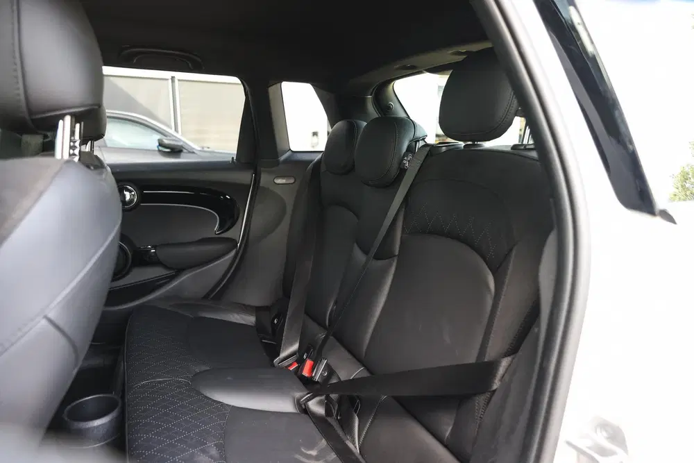Mini Hatchback Cooper S Classic Automaat uit 2023, foto 12