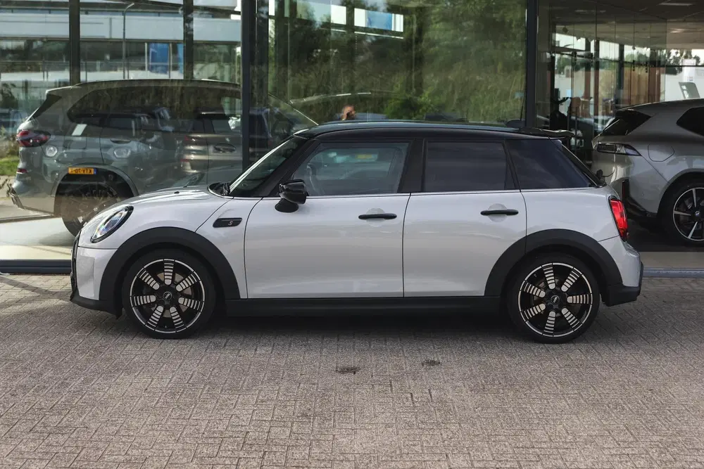 Mini Hatchback Cooper S Classic Automaat uit 2023, foto 7