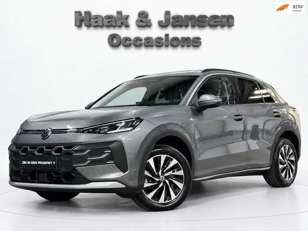 Volkswagen T-Roc 1.5 eTsi Life First Edition ACC Stoelverwa uit 2026