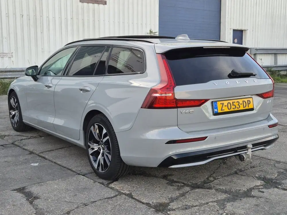 Volvo V60 2.0 B4 Plus Dark uit 2024, foto 2