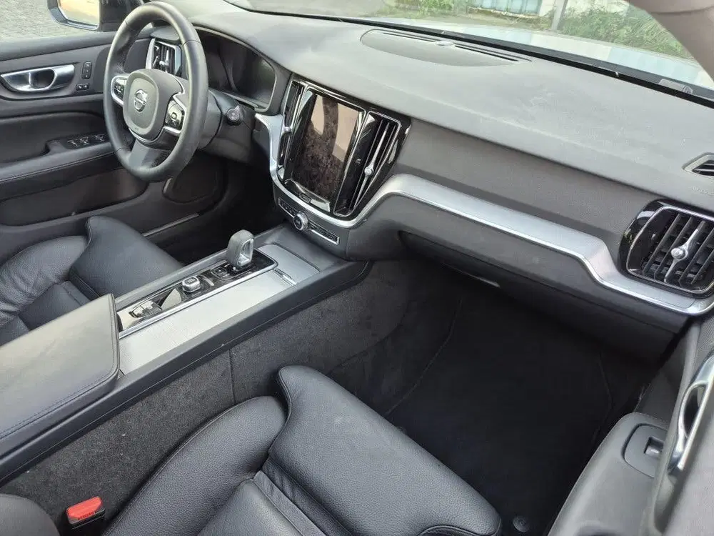 Volvo V60 2.0 B4 Plus Dark uit 2024, foto 3