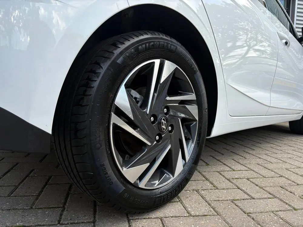 Hyundai i20 1.0 T-GDI Comfort Smart -AIRCO-CRUISECONTR uit 2024, foto 6