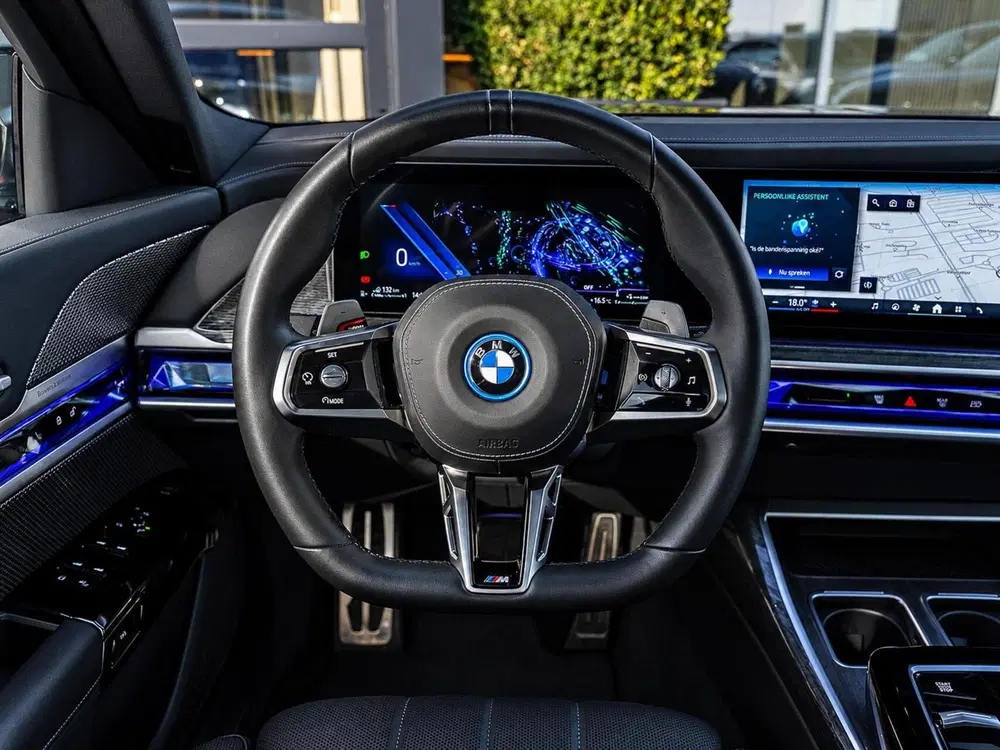 BMW 7-serie 750e XDrive uit 2023, foto 11