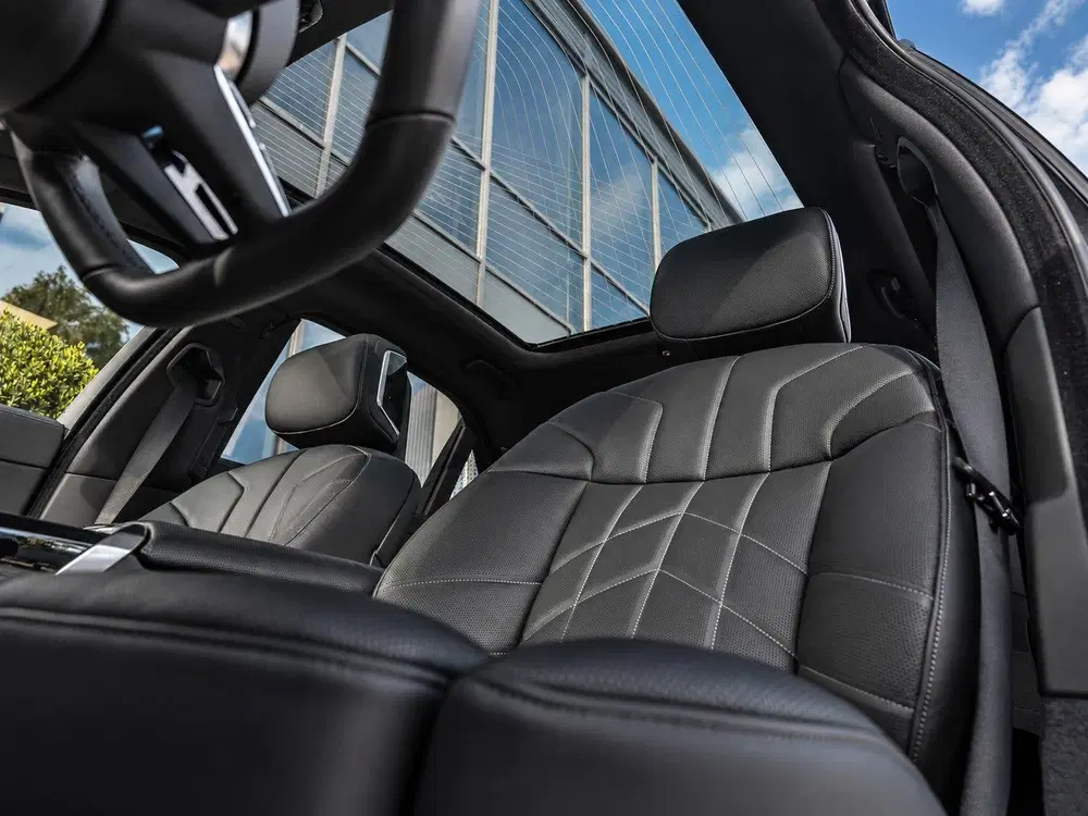 BMW 7-serie 750e XDrive uit 2023, foto 12