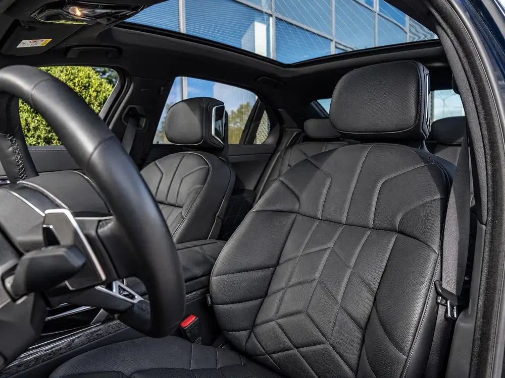 BMW 7-serie 750e XDrive uit 2023, foto 13