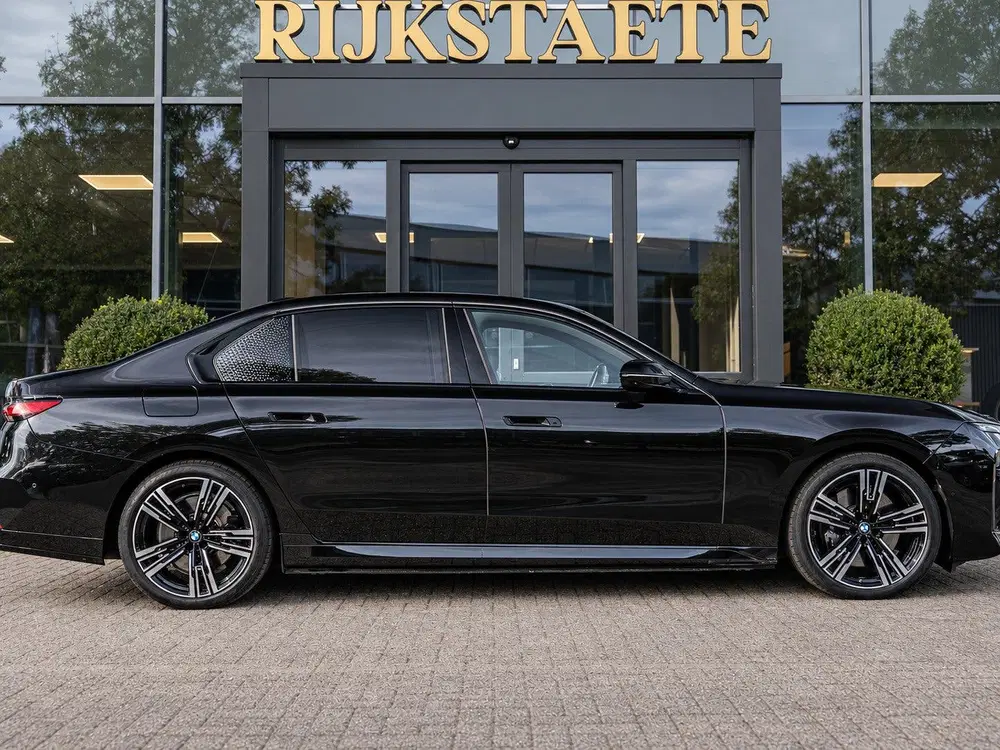 BMW 7-serie 750e XDrive uit 2023, foto 6