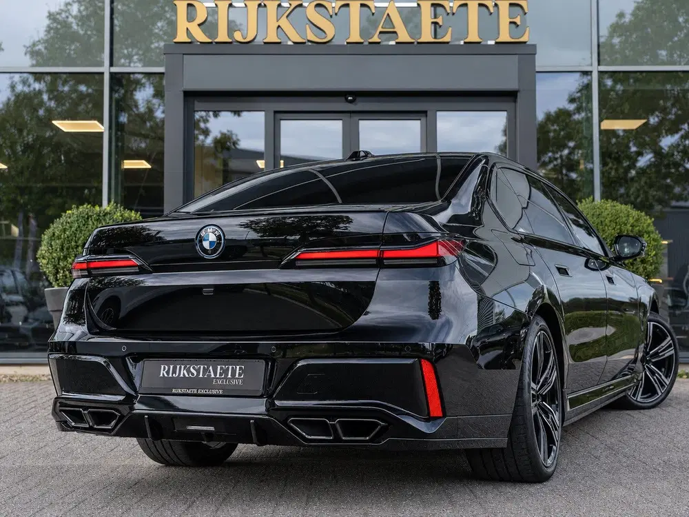 BMW 7-serie 750e XDrive uit 2023, foto 7