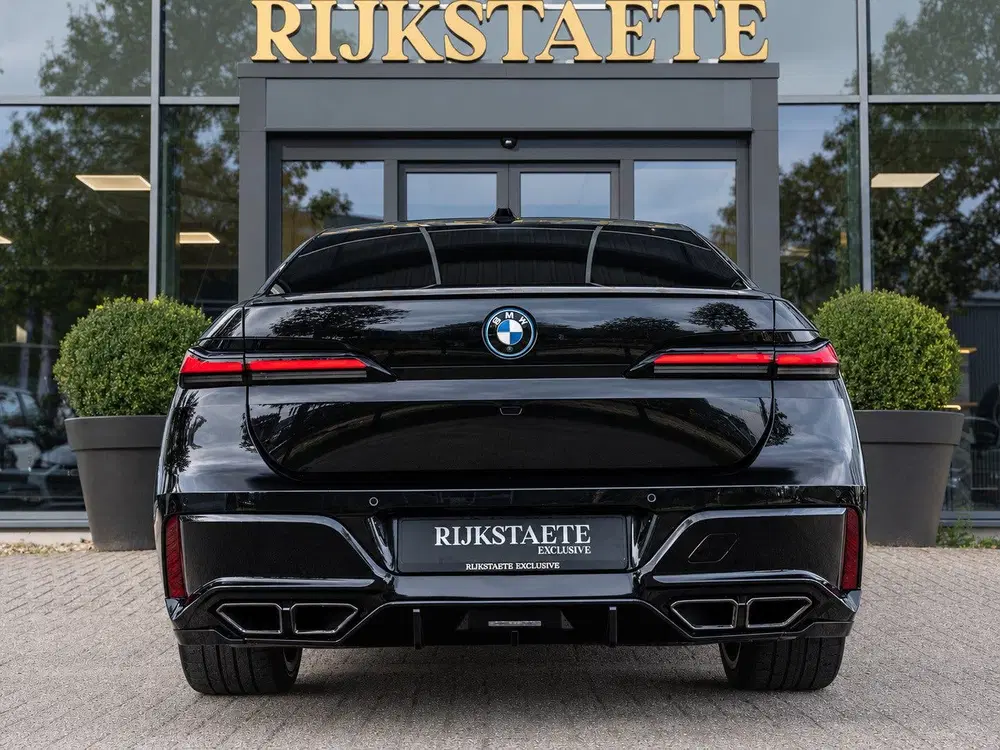 BMW 7-serie 750e XDrive uit 2023, foto 8