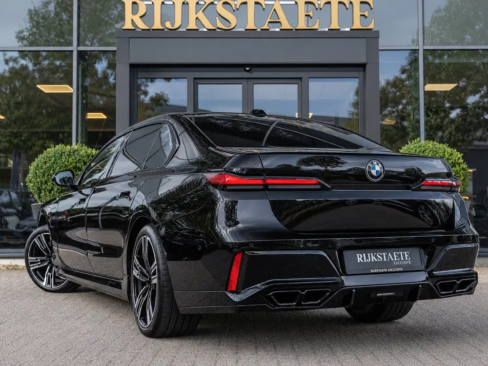 BMW 7-serie 750e XDrive uit 2023, foto 9