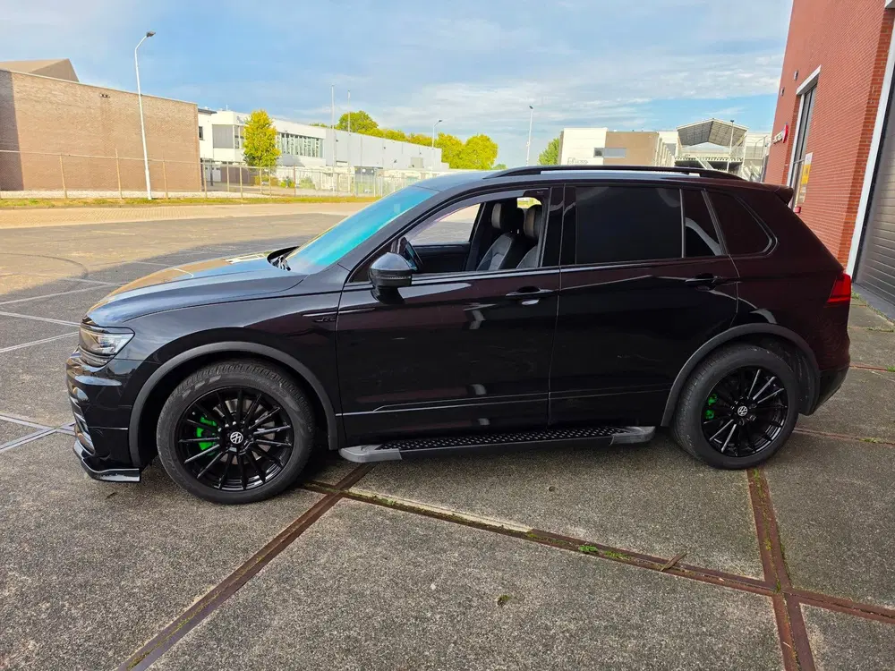Volkswagen Tiguan 2.0 R-LINE uit 2019, foto 3