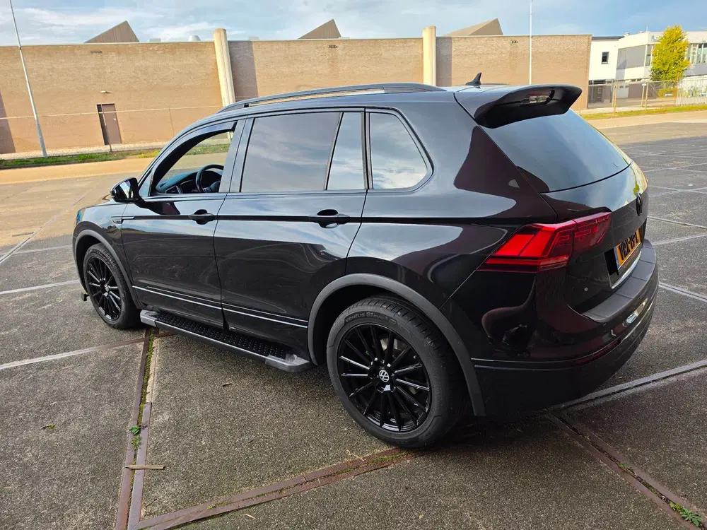 Volkswagen Tiguan 2.0 R-LINE uit 2019, foto 4