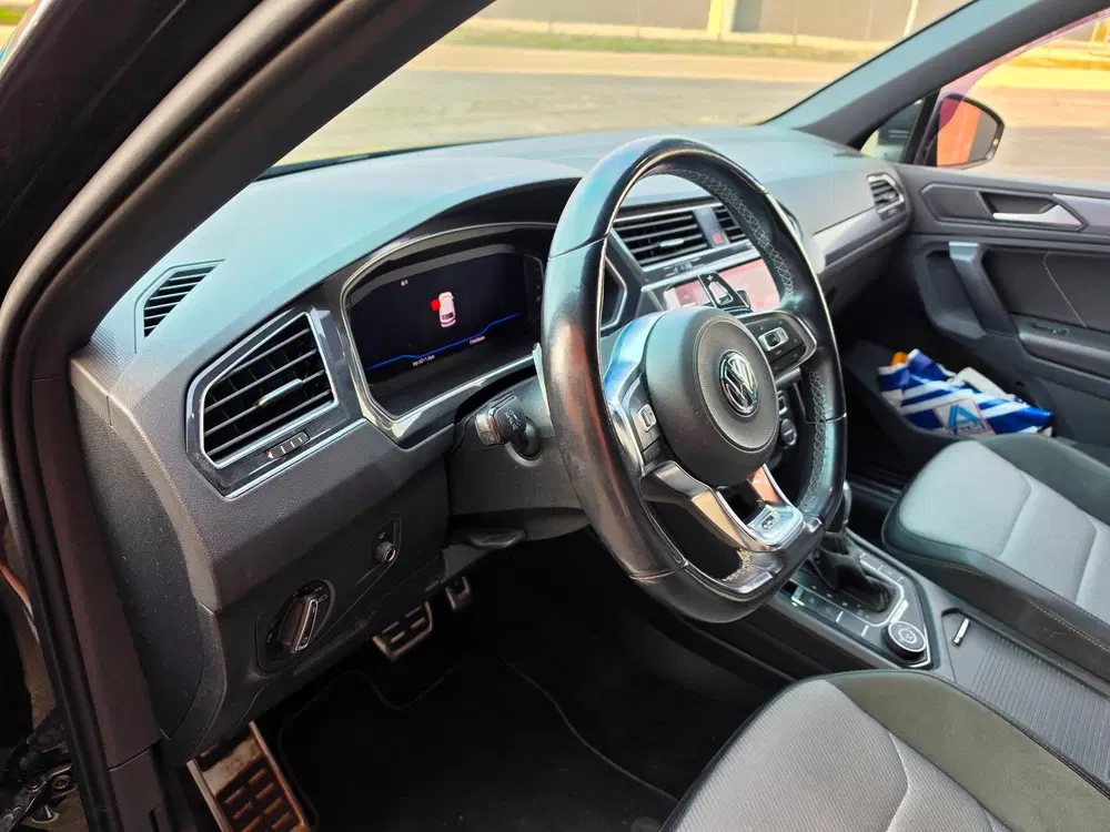 Volkswagen Tiguan 2.0 R-LINE uit 2019, foto 7