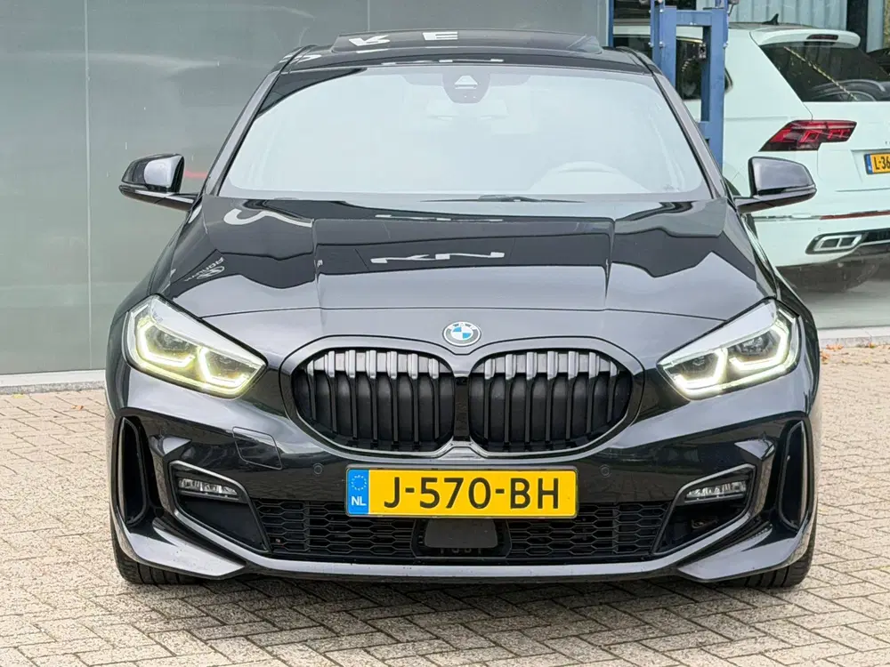 BMW 1-serie 118i Executive Edition M-Sport uit 2020, foto 3