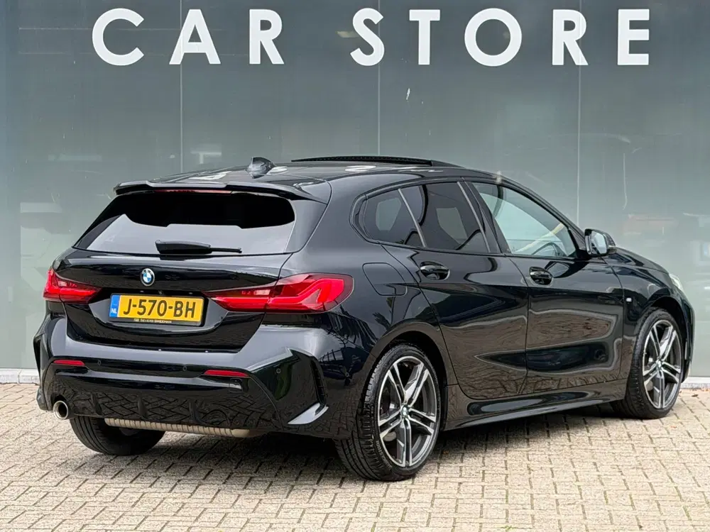 BMW 1-serie 118i Executive Edition M-Sport uit 2020, foto 4