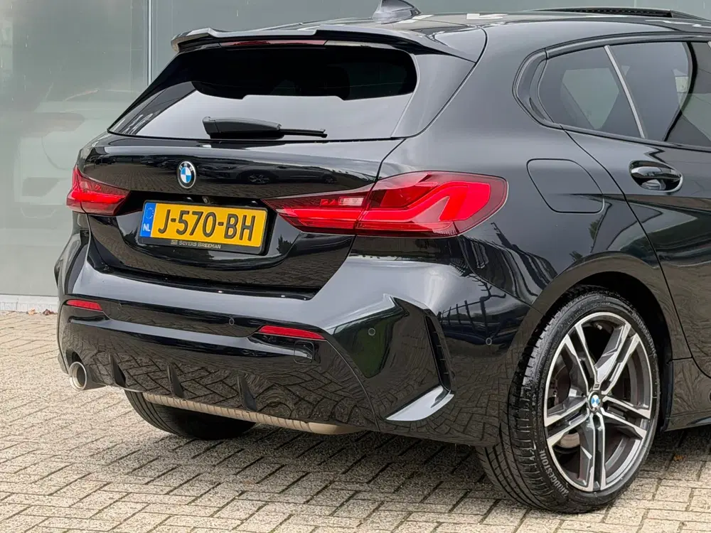 BMW 1-serie 118i Executive Edition M-Sport uit 2020, foto 6
