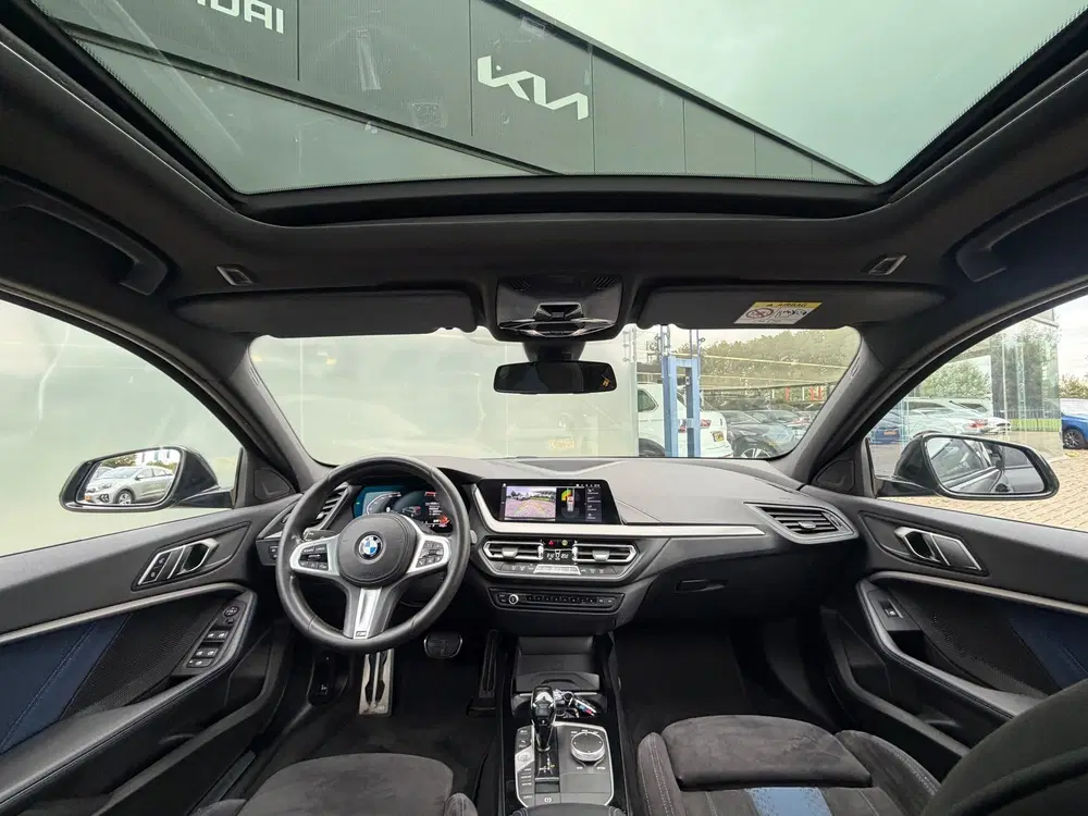BMW 1-serie 118i Executive Edition M-Sport uit 2020, foto 9