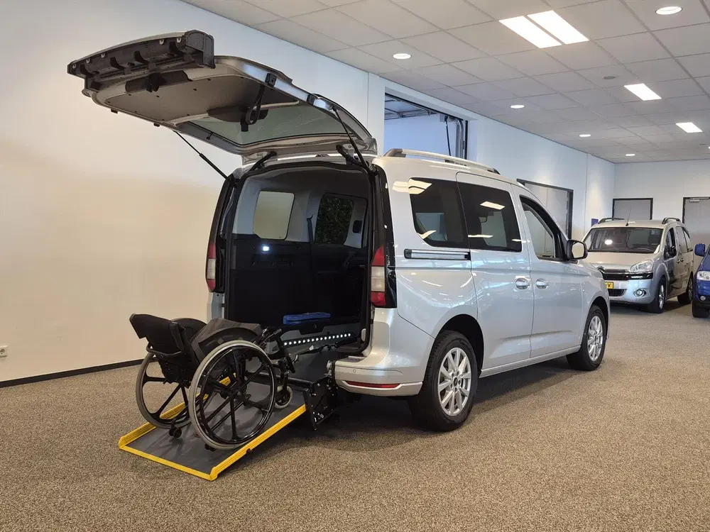 Ford Tourneo Connect L1 Rolstoelauto Automaat 3+1 of 5+ uit 2025, foto 11