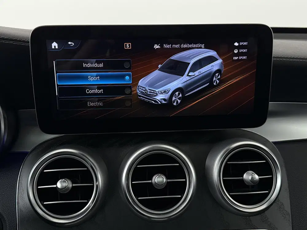 Mercedes-Benz GLC 300e 4MATIC AMG Line uit 2022, foto 15