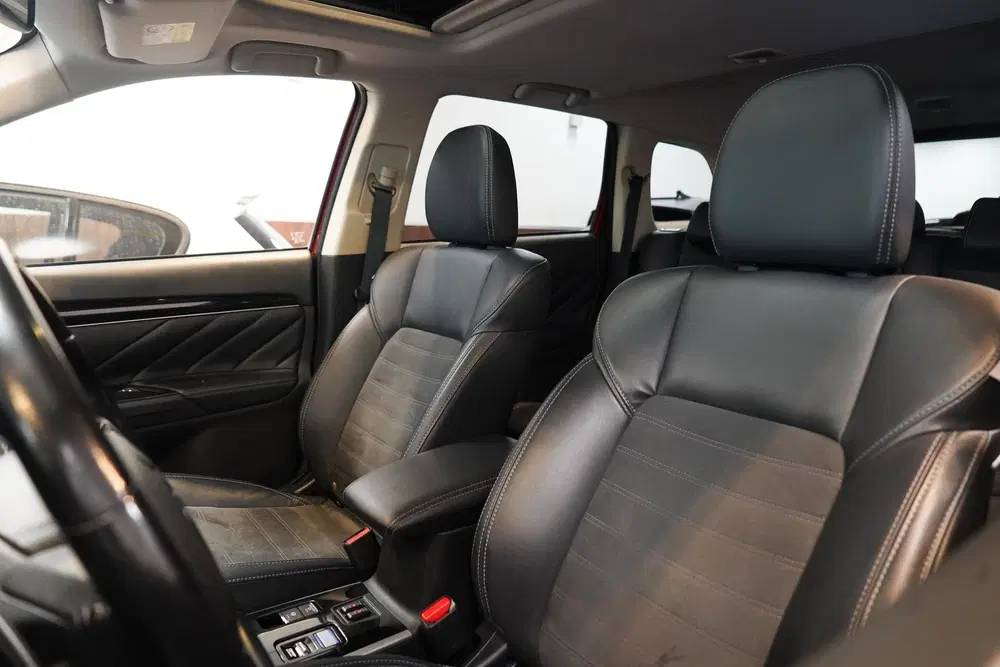 Mitsubishi Outlander 2.4 PHEV Intense+ Panorama uit 2020, foto 11