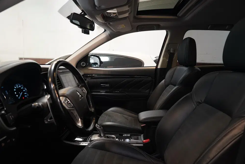 Mitsubishi Outlander 2.4 PHEV Intense+ Panorama uit 2020, foto 12