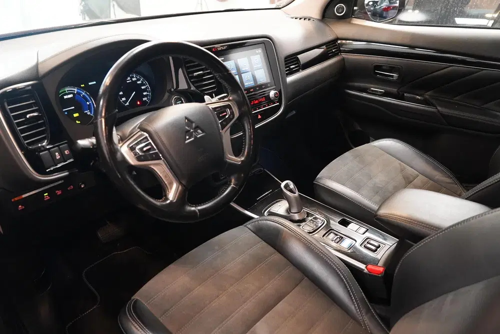 Mitsubishi Outlander 2.4 PHEV Intense+ Panorama uit 2020, foto 14