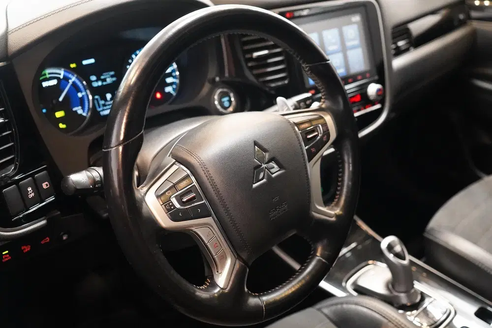 Mitsubishi Outlander 2.4 PHEV Intense+ Panorama uit 2020, foto 15