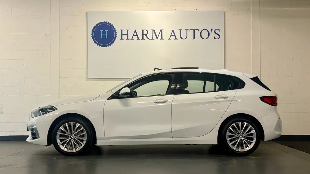 BMW 1-serie 118i Luxury Line 140pk Automaat uit 2020, foto 2