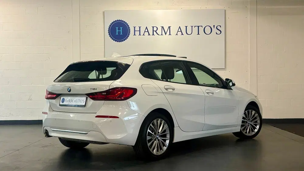 BMW 1-serie 118i Luxury Line 140pk Automaat uit 2020, foto 7